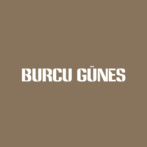 دانلود آهنگ Burcu Güneş, Kerro & Mili B به نام Gülümse