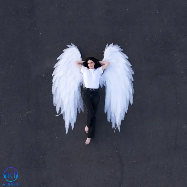 دانلود آهنگ Laura Pausini به نام SIAMO SOLI NELL’IMMENSO VUOTO CHE C’È